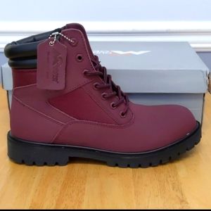 NWT. MOUNTAIN GEAR MEN'S WORK BOOT. BURGUNDY